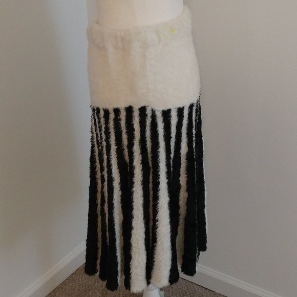 ModeLia Black & White Faux Fur Skirt XL Soft! - Picture 6 of 6